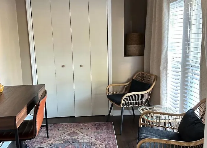 Work Crew Haven: Spacious Corporate Lafayette