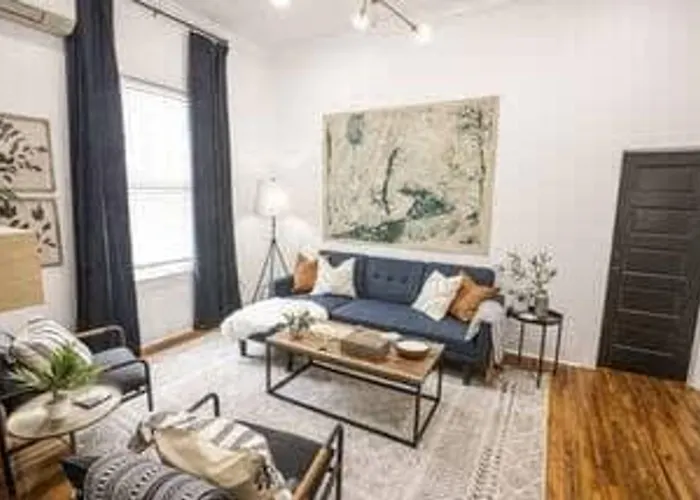 Work Crew Haven: Spacious Corporate Lafayette
